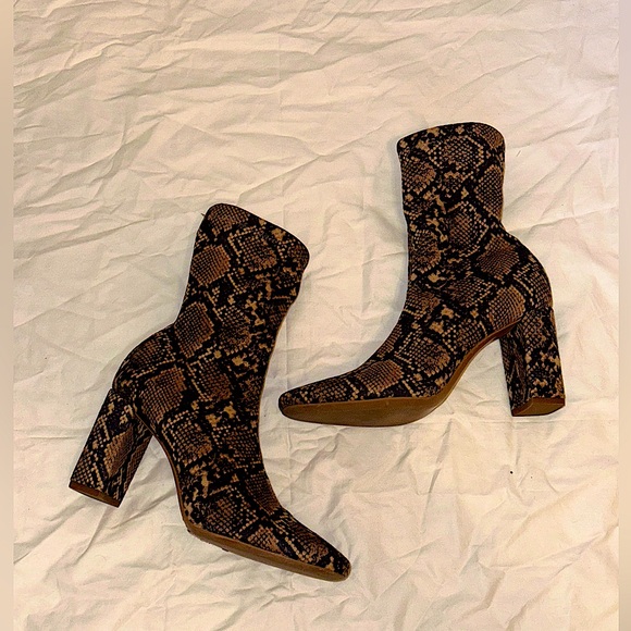 H&M boots snake print sock boots size US 7 , EUR 38 - Picture 2 of 3